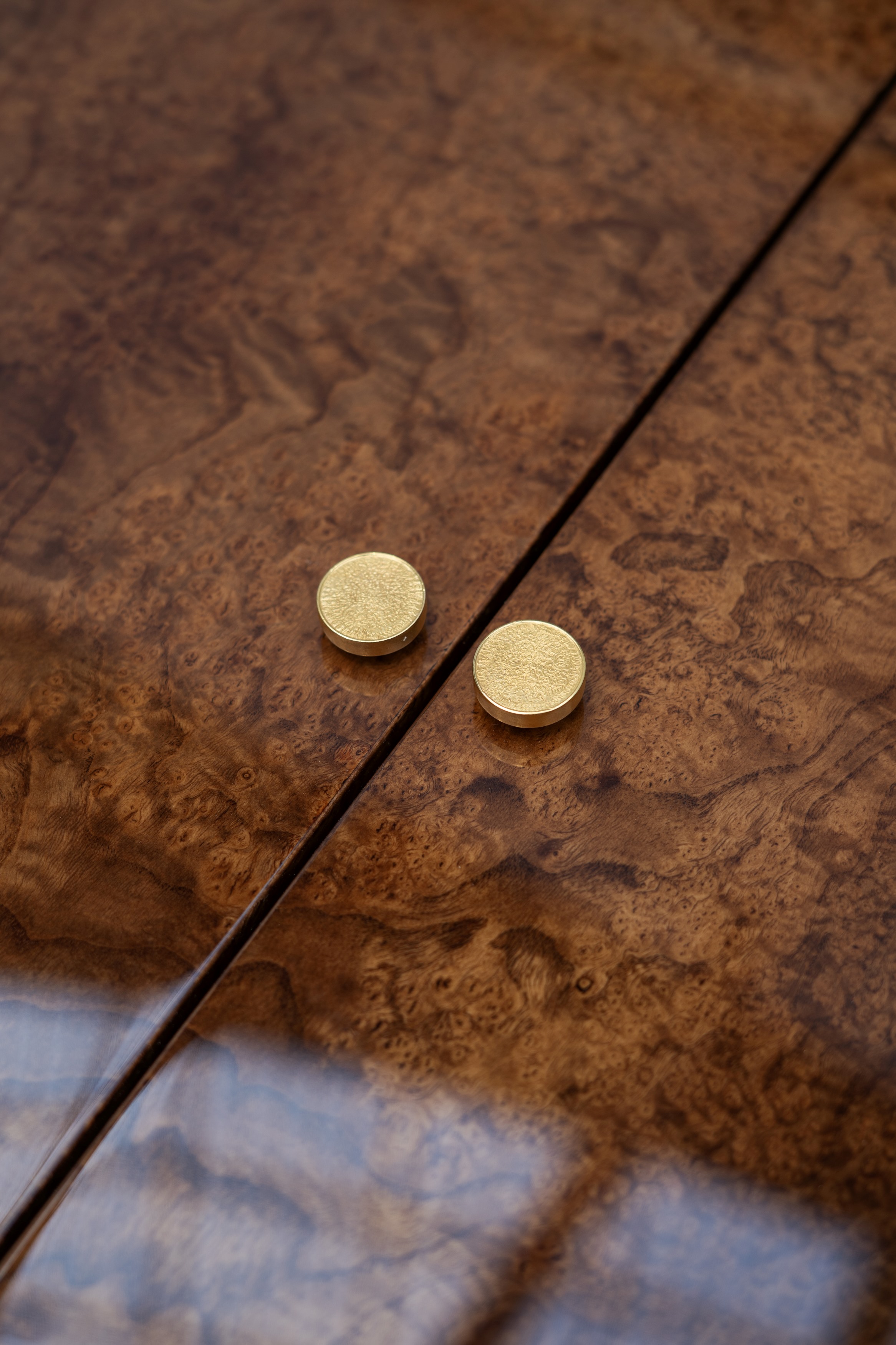 Exterior doors of the backgammon set in Madrona burl