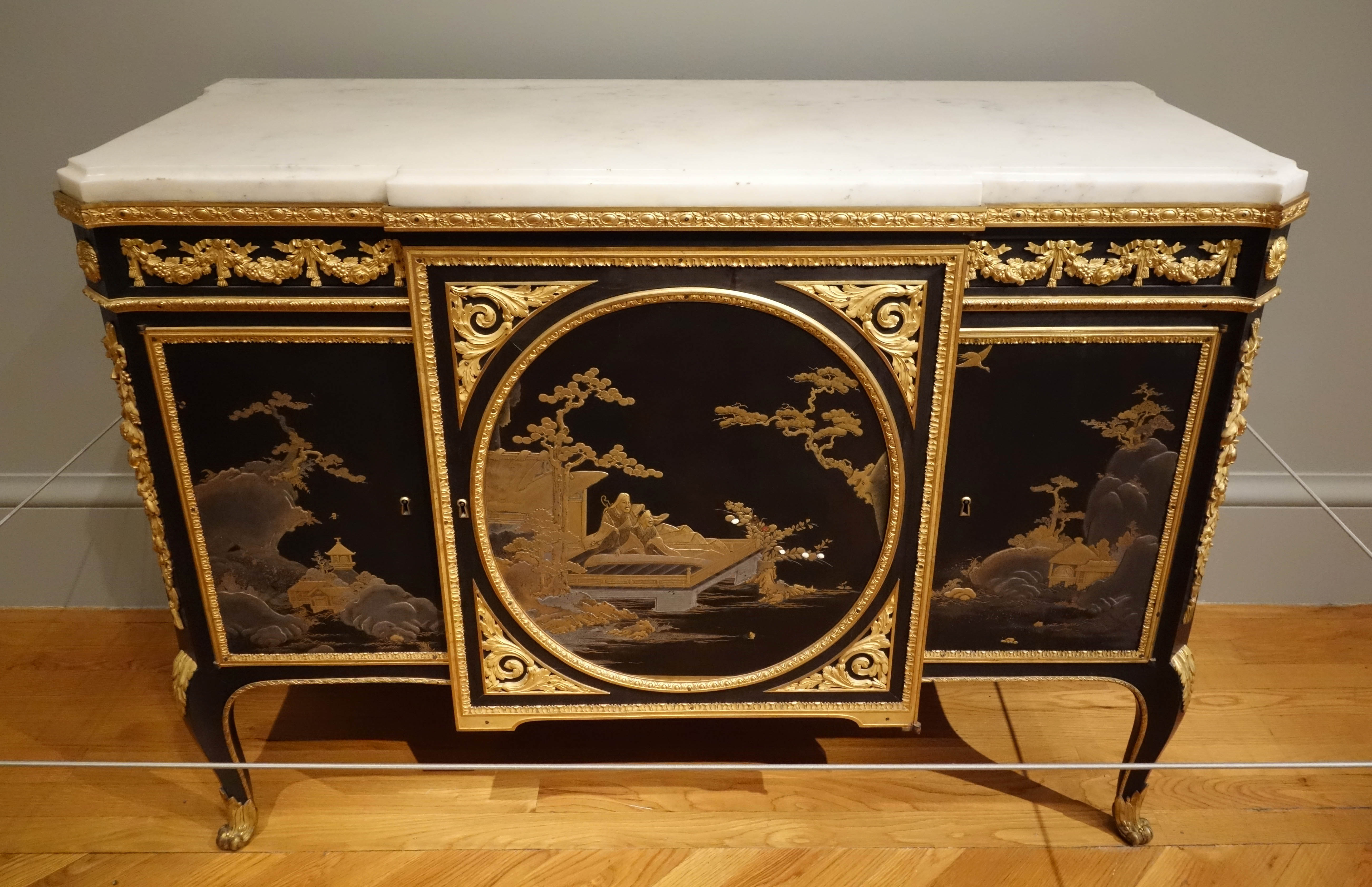 Martin Carlin, Commode, ebony, Japanese lacquer veneer, gilt-bronze mounts, c. 1773, California Palace of the Legion of Honor​ © Daderot / Public domain - Creative Commons