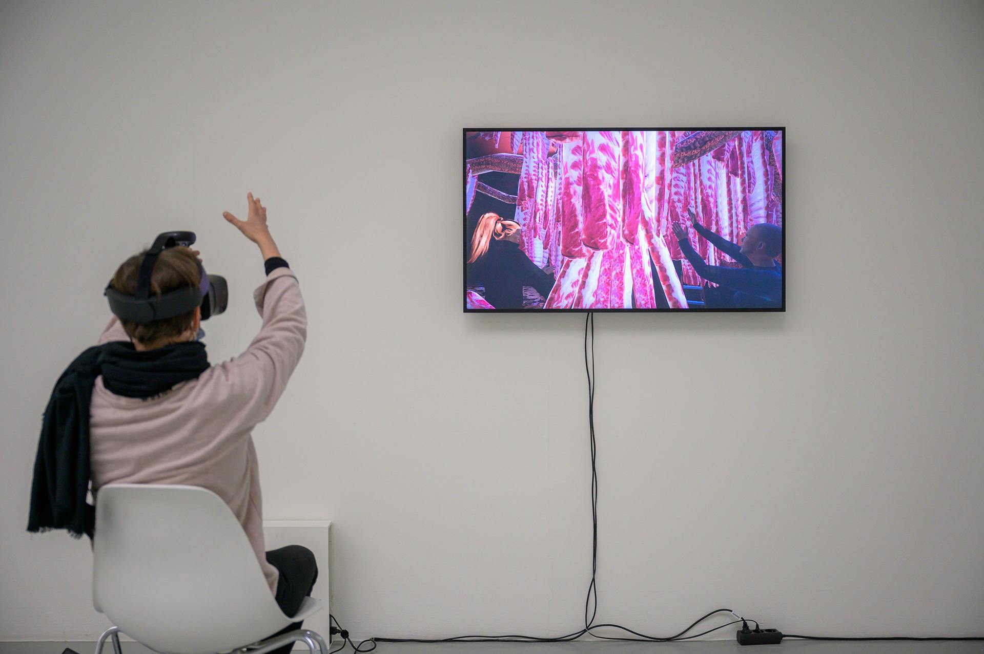 Meat Growers: A Love Story  2019
Virtual reality installation, 4096 x 2160 pixels
13:42 Min. Animation by Pariah Interactive 