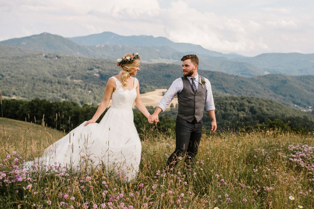 Summer Wedding Photography At Banner Elk S Winery In The Gorgeous
