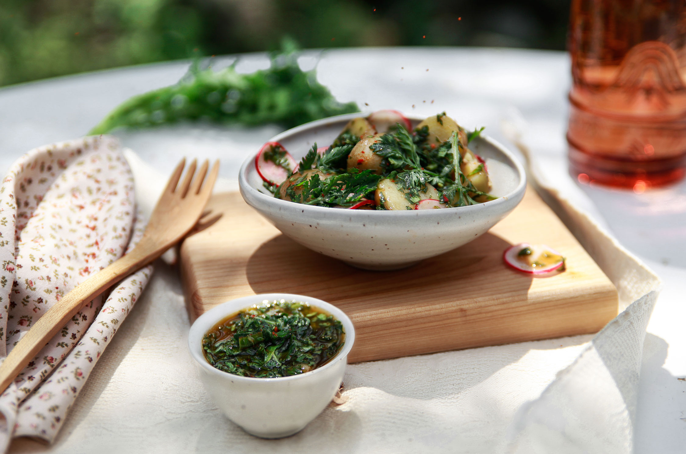 Salade de patates grelots au chimichurri de chrysanthème