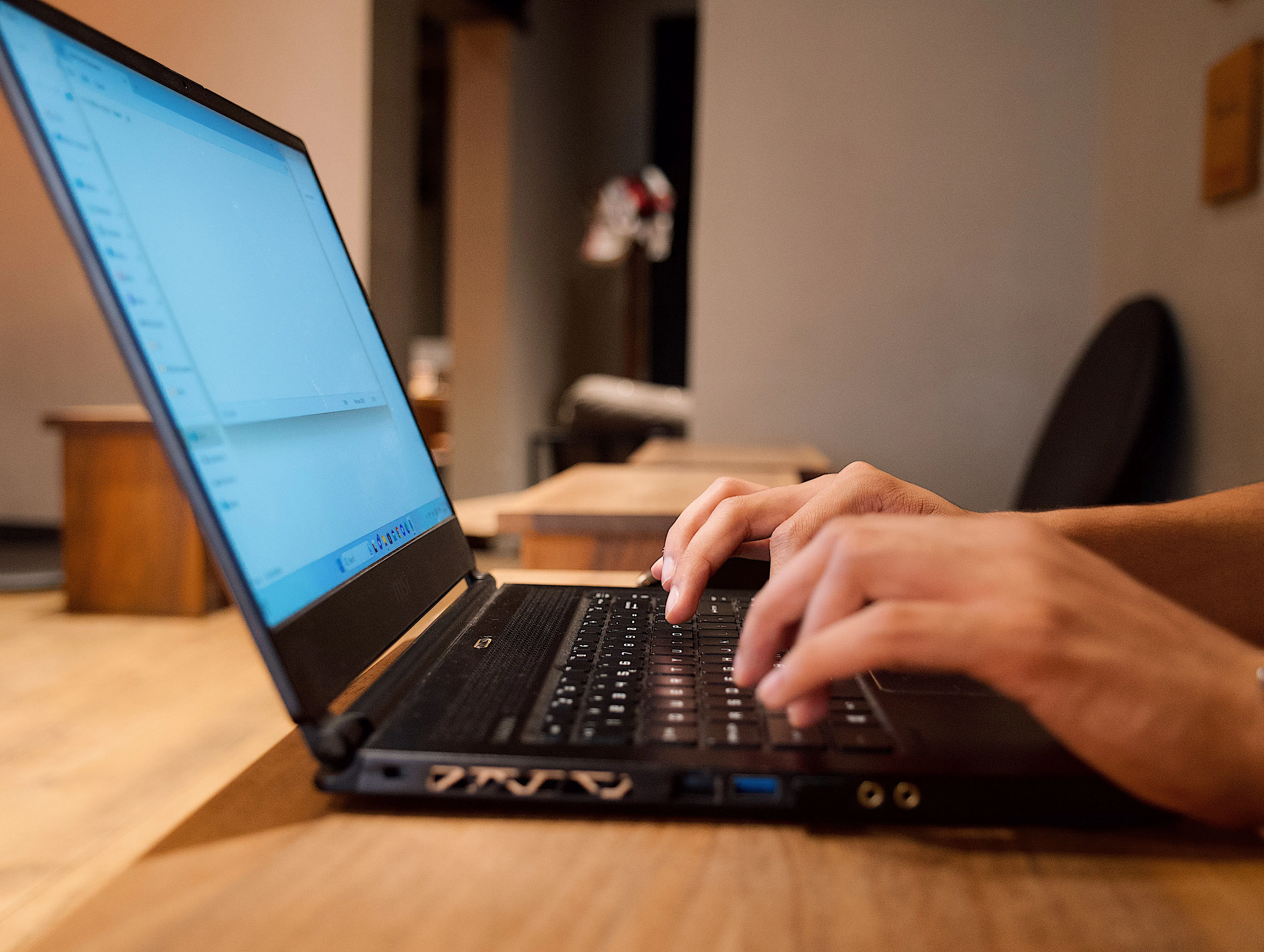 hands typing on the laptop