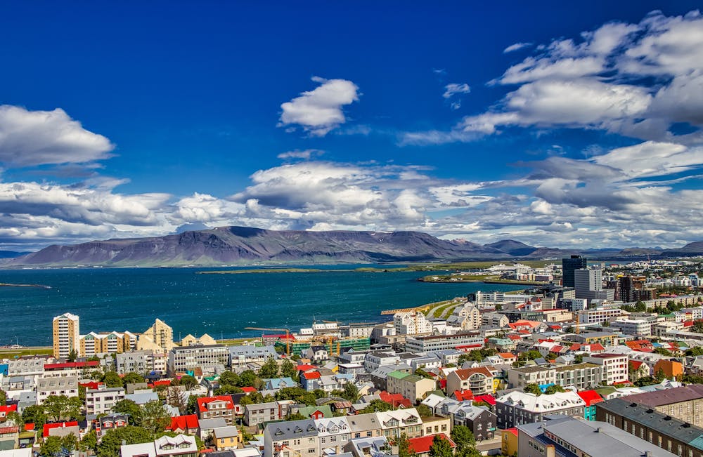 Met een huurauto vertrek je in IJsland meestal vanuit Reykjavik