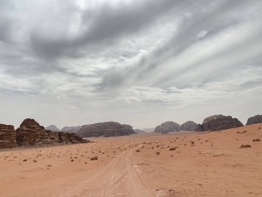 Off-road Wadi Rum Met chauffeur off road in WadiRum