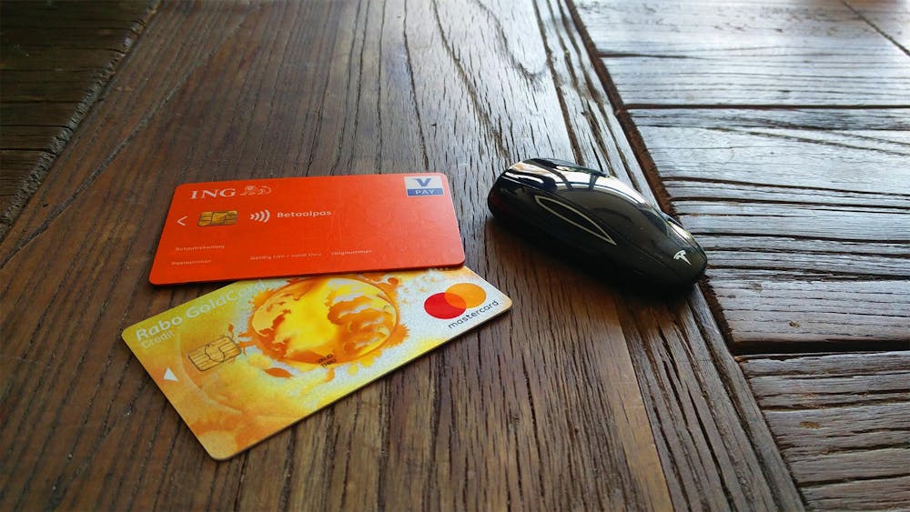 Een auto huren kan met creditcard of pinpas.