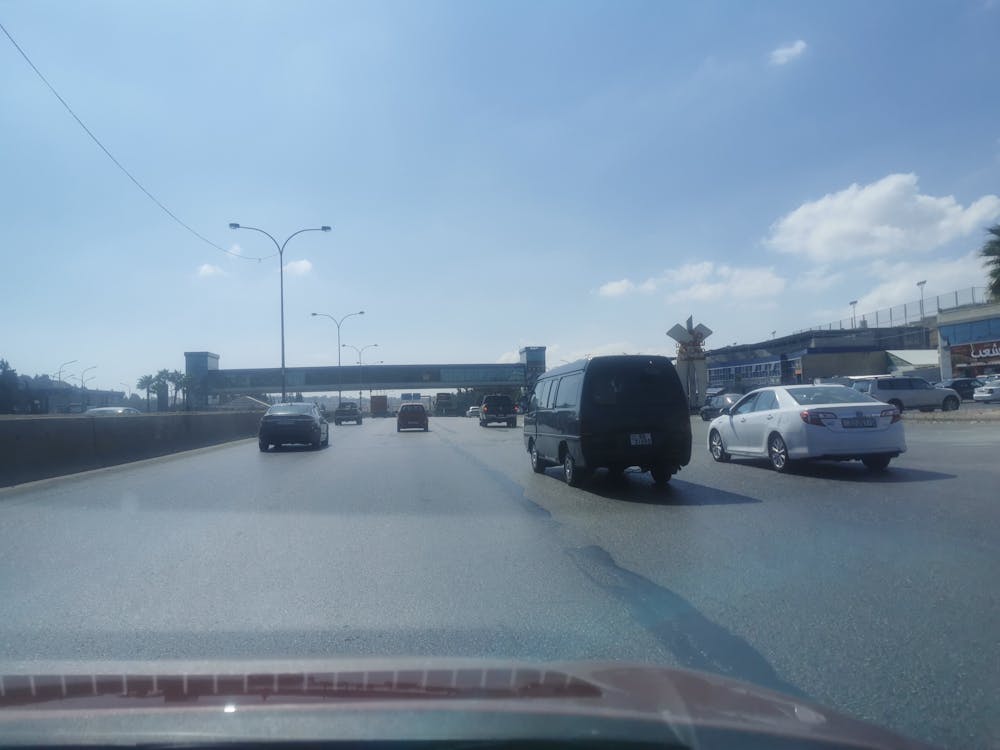 Wegen in Jordanië kennen geen rijvakken Geen rijvakken en toch veilig autorijden in Jordanië