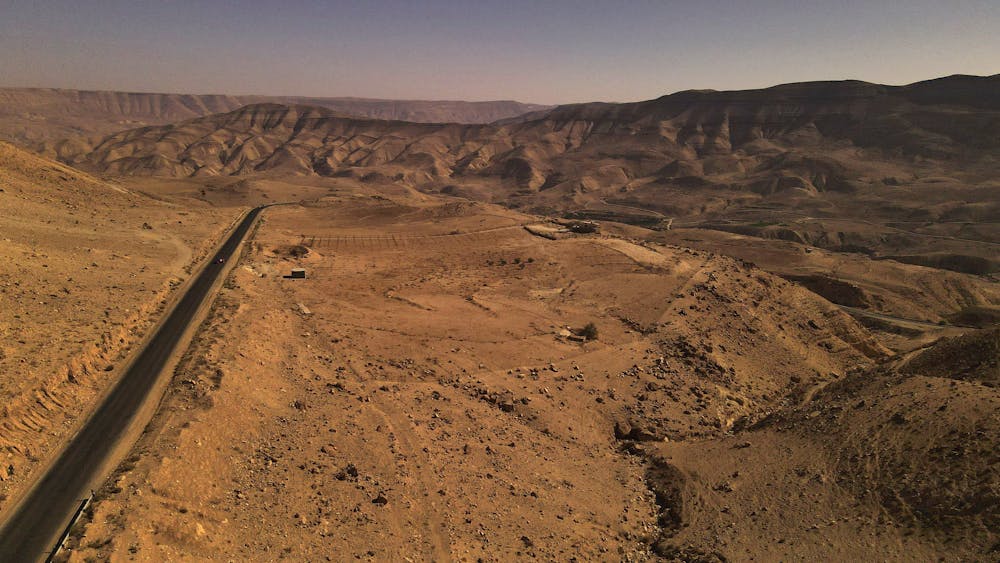 Jordanië ontdekken met huurauto zonder creditcard roadtrip door de woestijn van Jordanië met huurauto