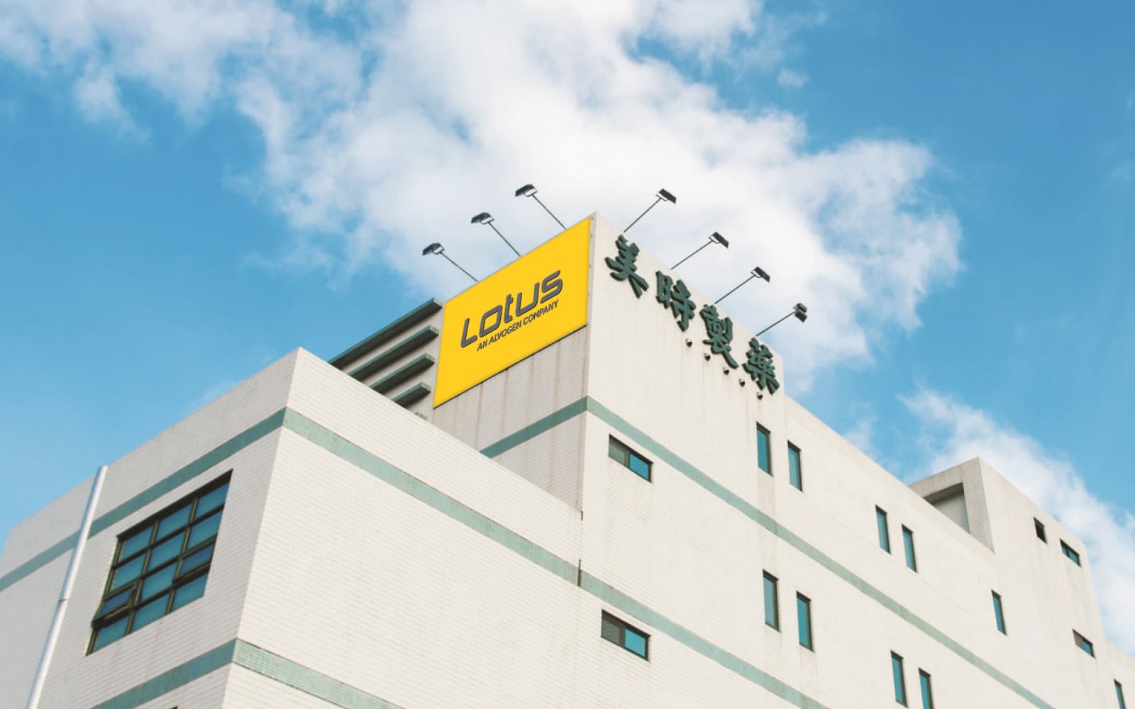 PTT invests US50 million in Lotus Róbert Wessman