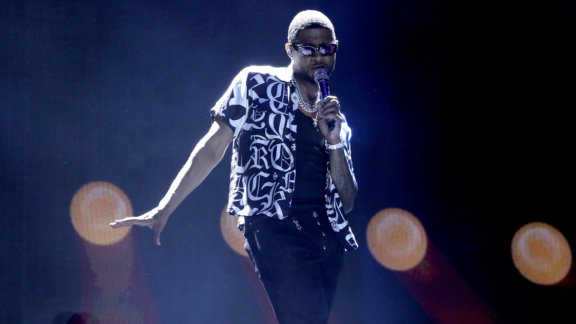 Singer/songwriter Usher performs during the 2022 Lovers & Friends music festival at the Las Vegas Festival Grounds on May 15, 2022 in Las Vegas, Nevada. (Photo by Gabe Ginsberg/Getty Images)