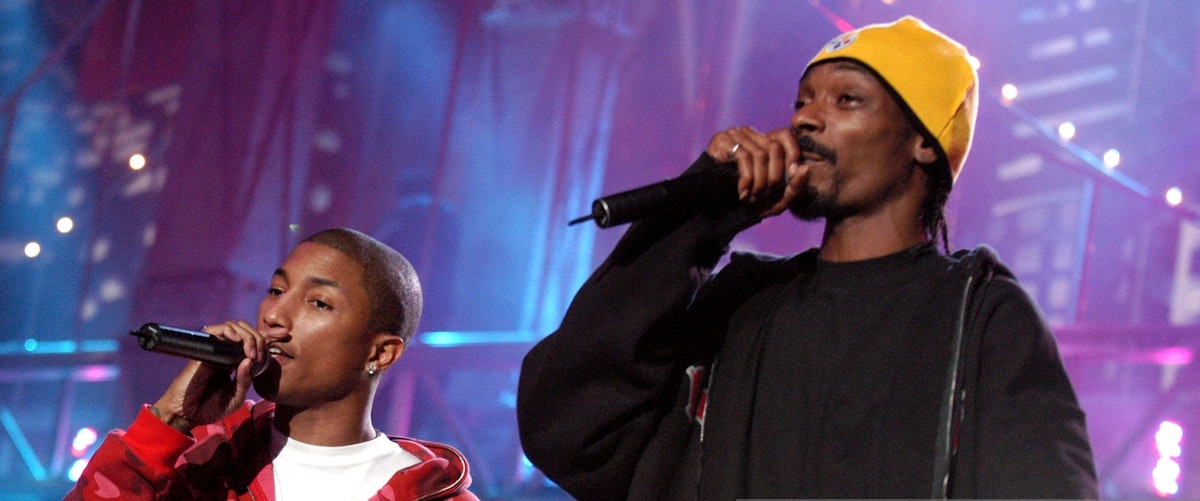 https://images.prismic.io/rockthebells/95e63724-3f06-439f-a277-5a0f7f2ff42d_gettyimages-111168948-2048x2048_Snoop_and_pharrell.jpeg?w=1200&h=630