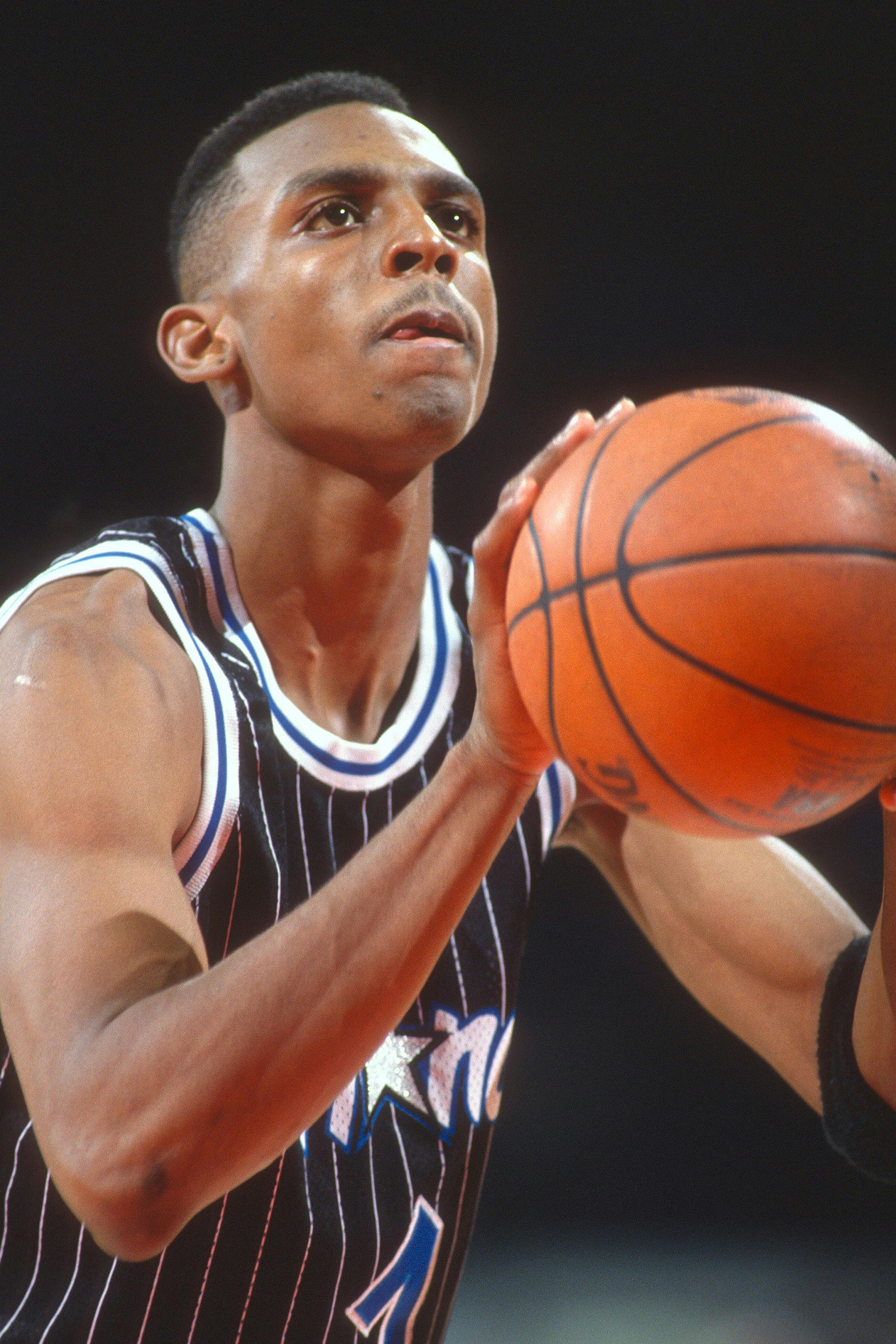 Penny Hardaway #1 of the Orlando Magic