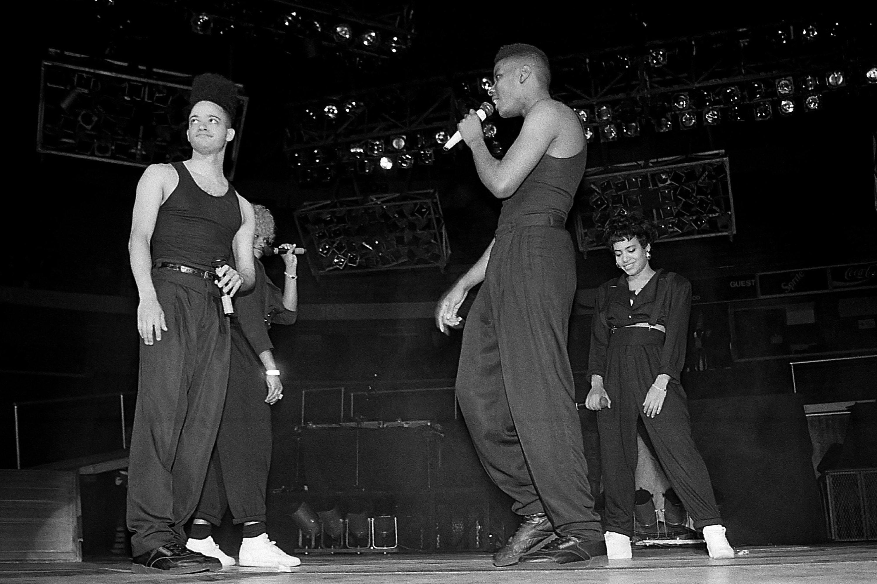 Pepa and Salt (rear) from Salt-N-Pepa joins rappers Kid and Play from Kid ‘n
Play on stage