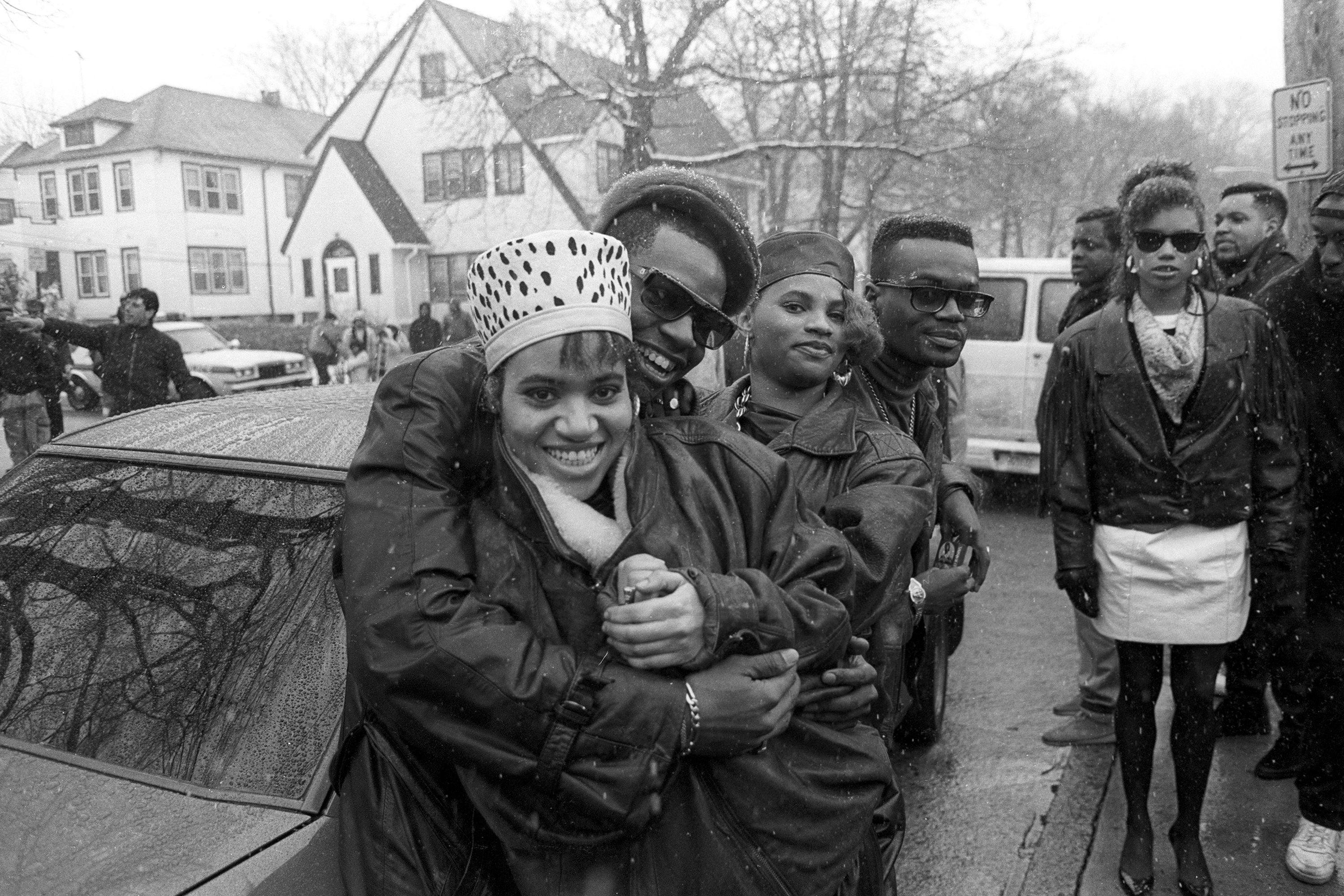 Salt (Cheryl James), Dana Dane, Pepa (Sandra Denton) and Hurby “Luv Bug”
Azor at Heavy D And The Boyz shoot their “Money Earnin’ Mount Vernon” music video
in 1988
