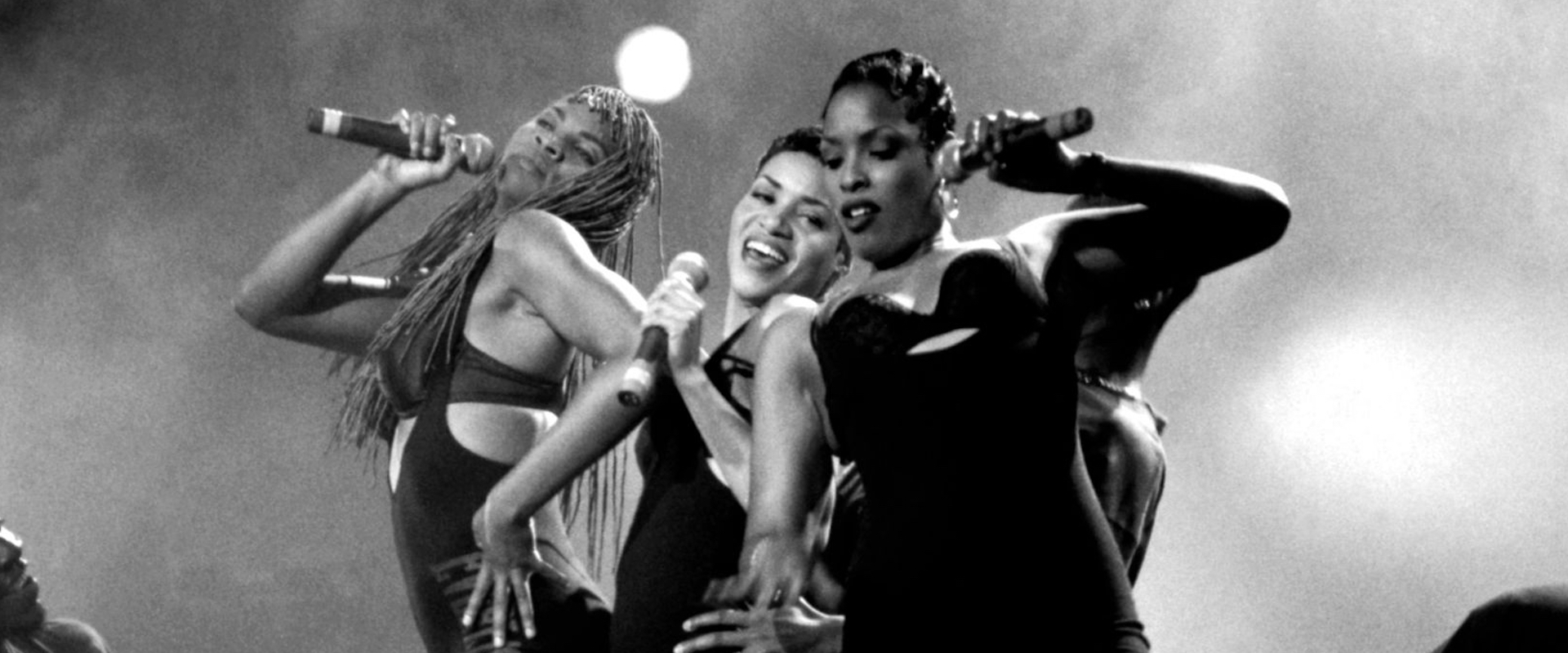 Photo of SALT 'N' PEPA, Salt 'n' Pepa performing at Radio City Music Hall, NYC 27 May 1994 