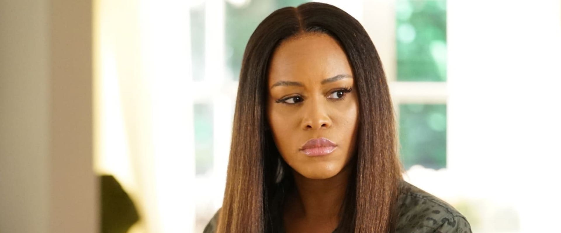 QUEENS star Eve in Sea. 1 Episode 4