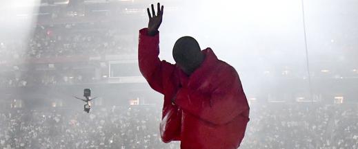 Kayne West Performing