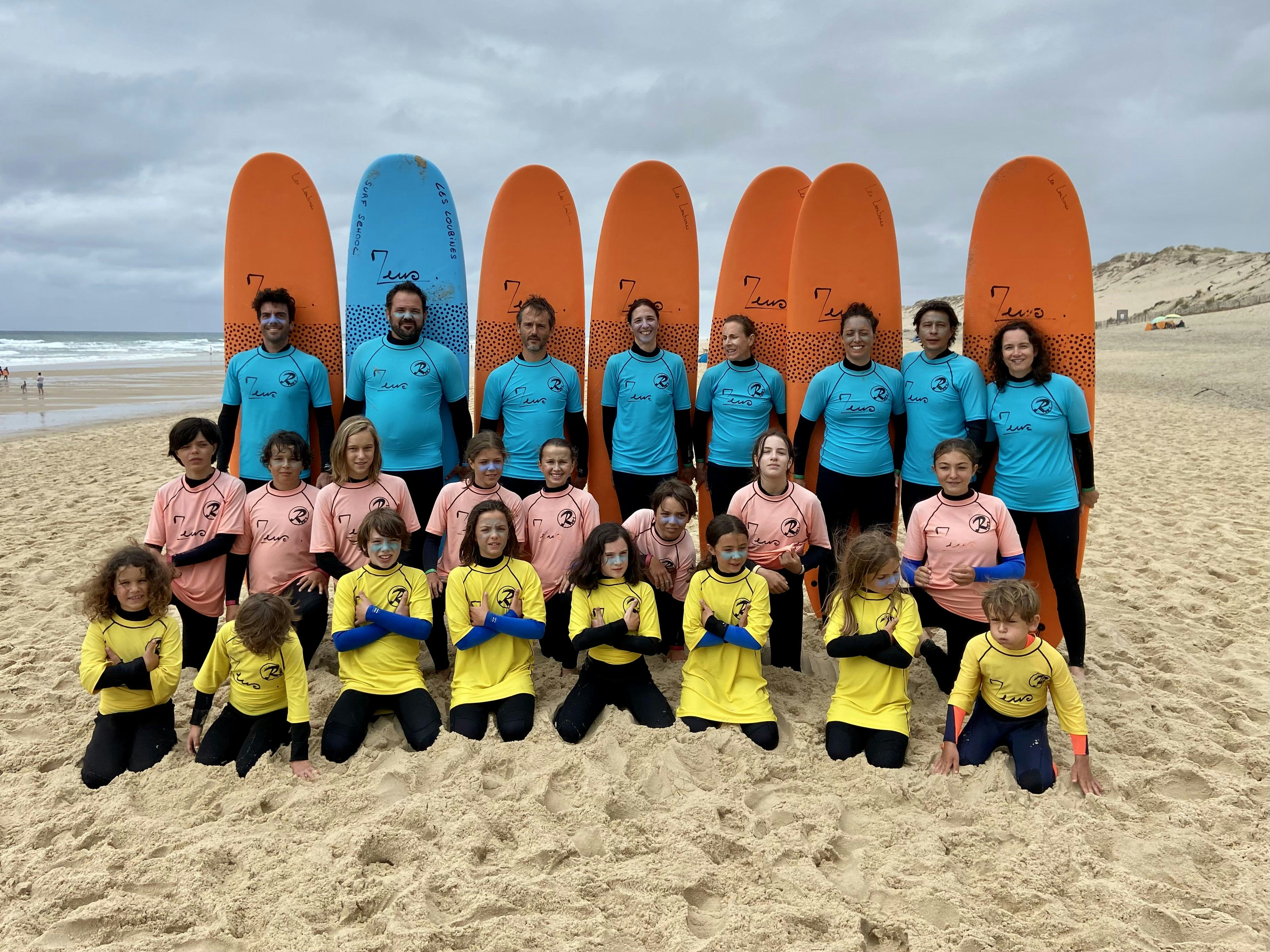 picture of a big family with children at a surf lesson 