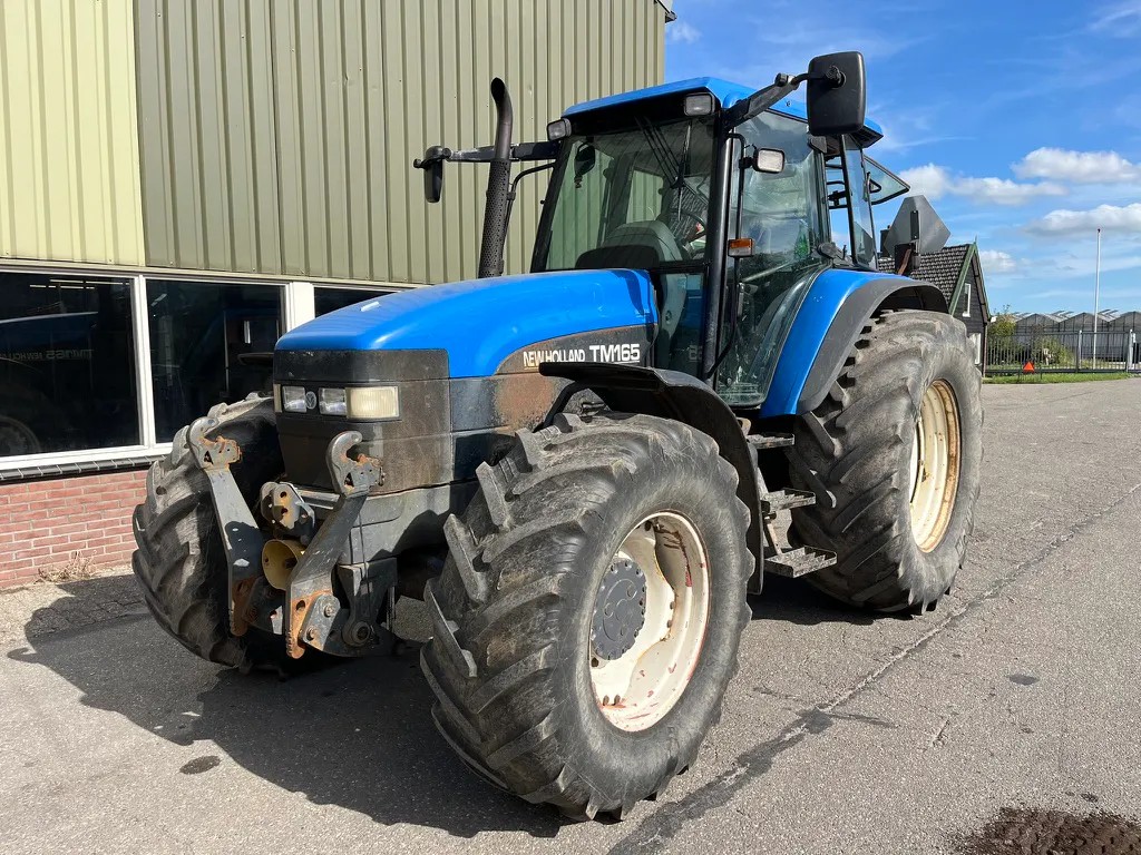 New Holland TM165