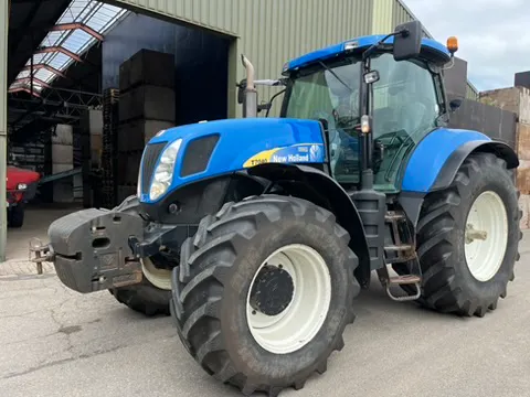 New Holland T7040