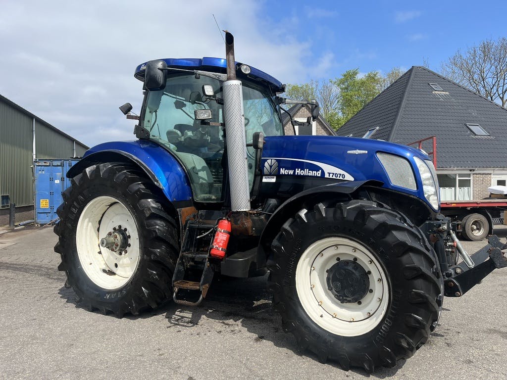 New Holland T7070