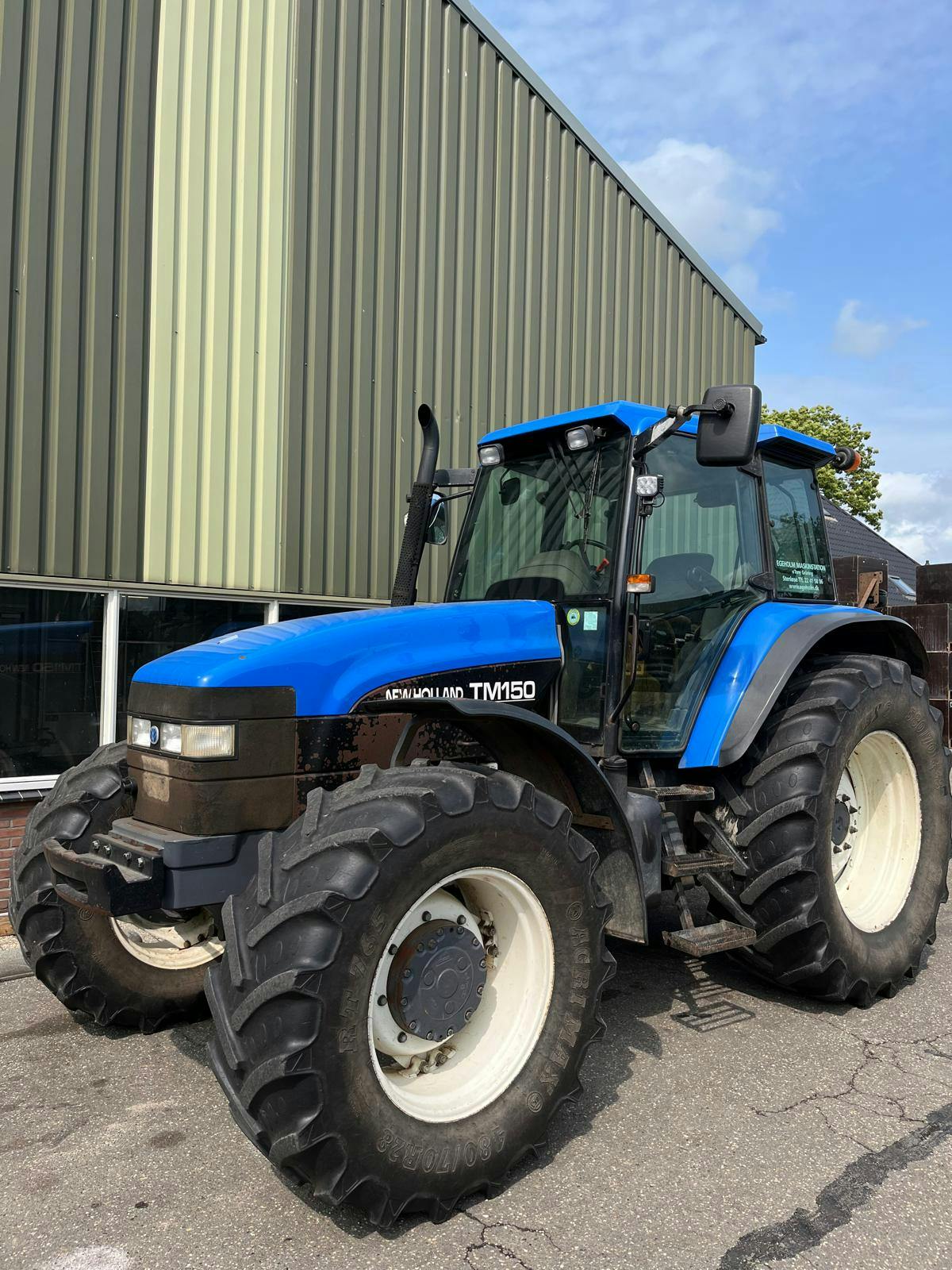 New Holland TM150
