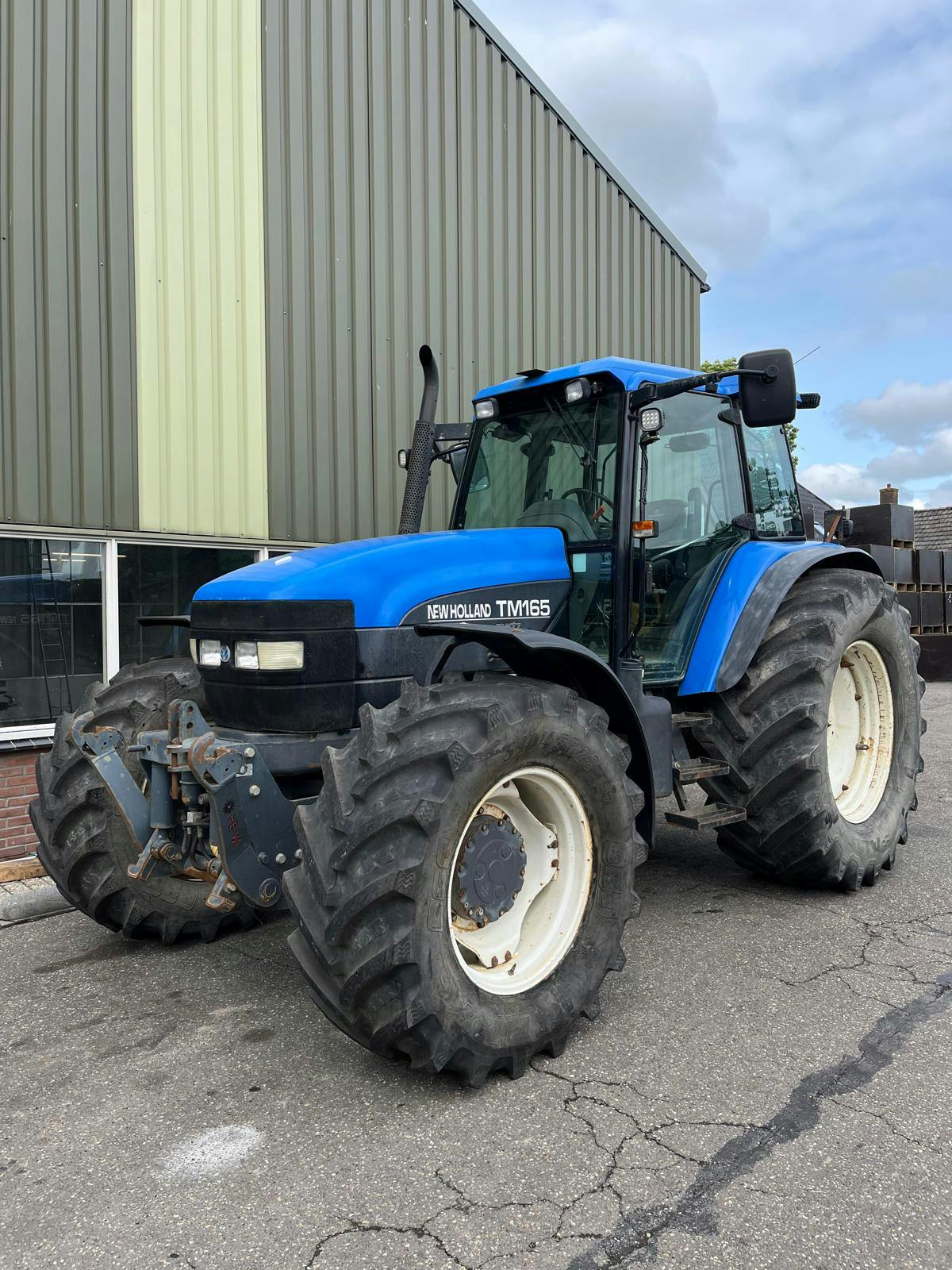 New Holland TM165