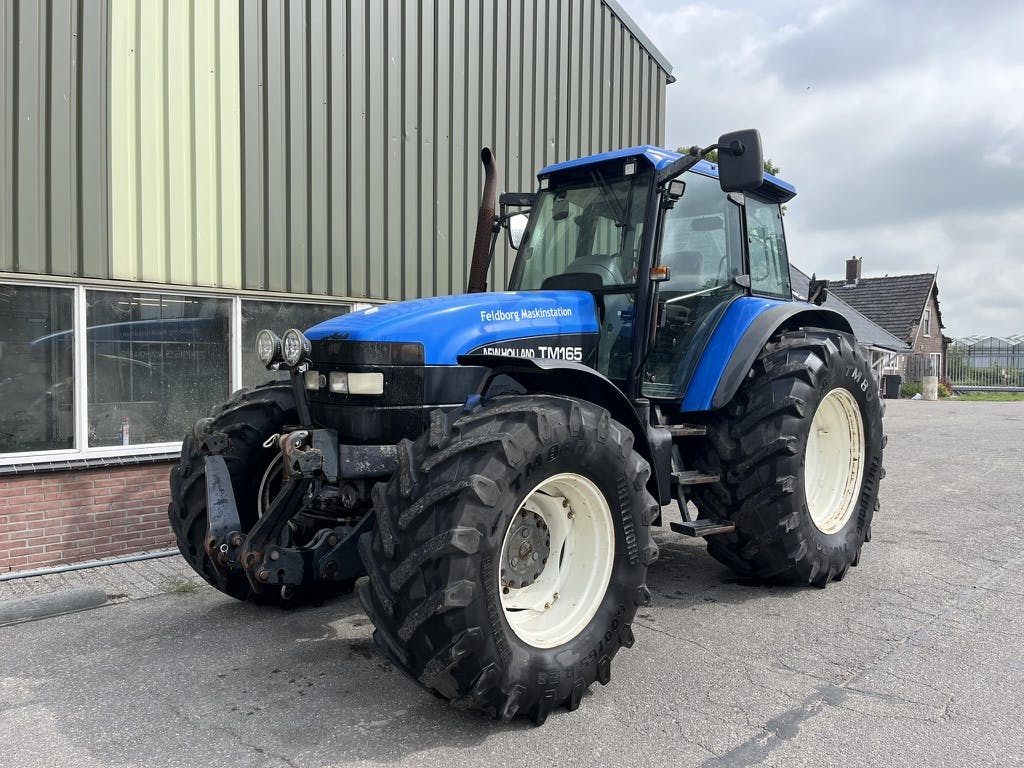 New Holland Tm165