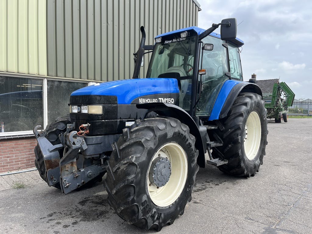 New Holland Tm150