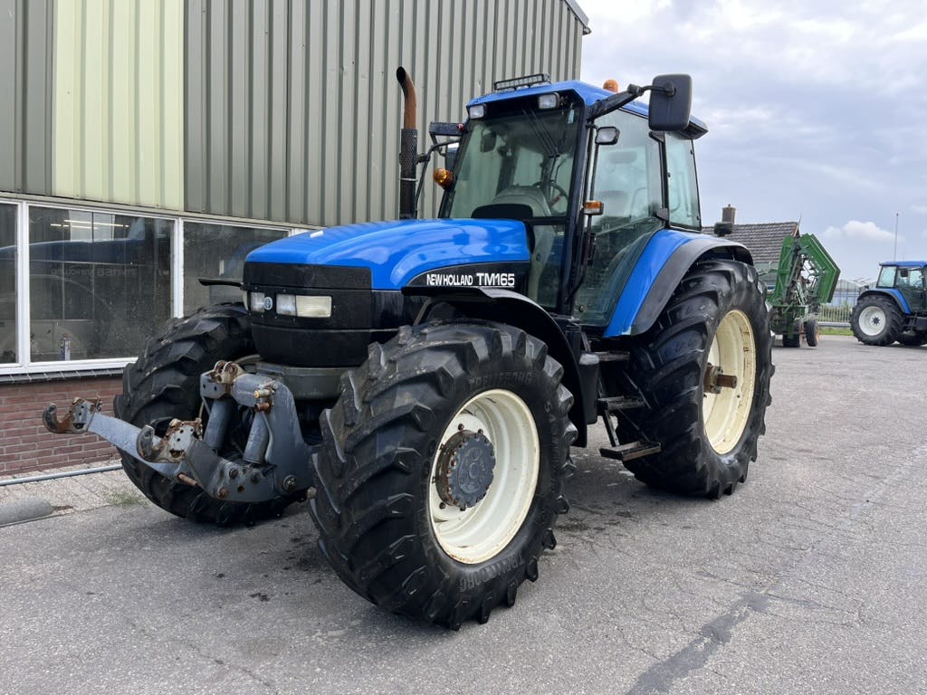 New Holland Tm165