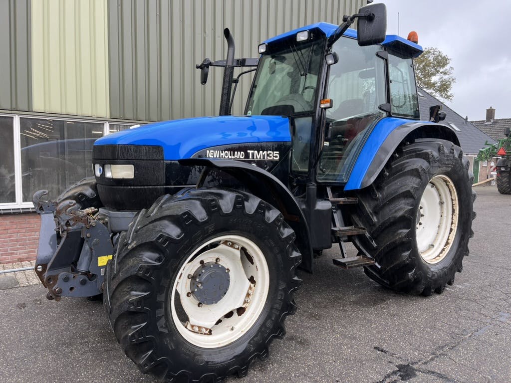 New Holland TM135