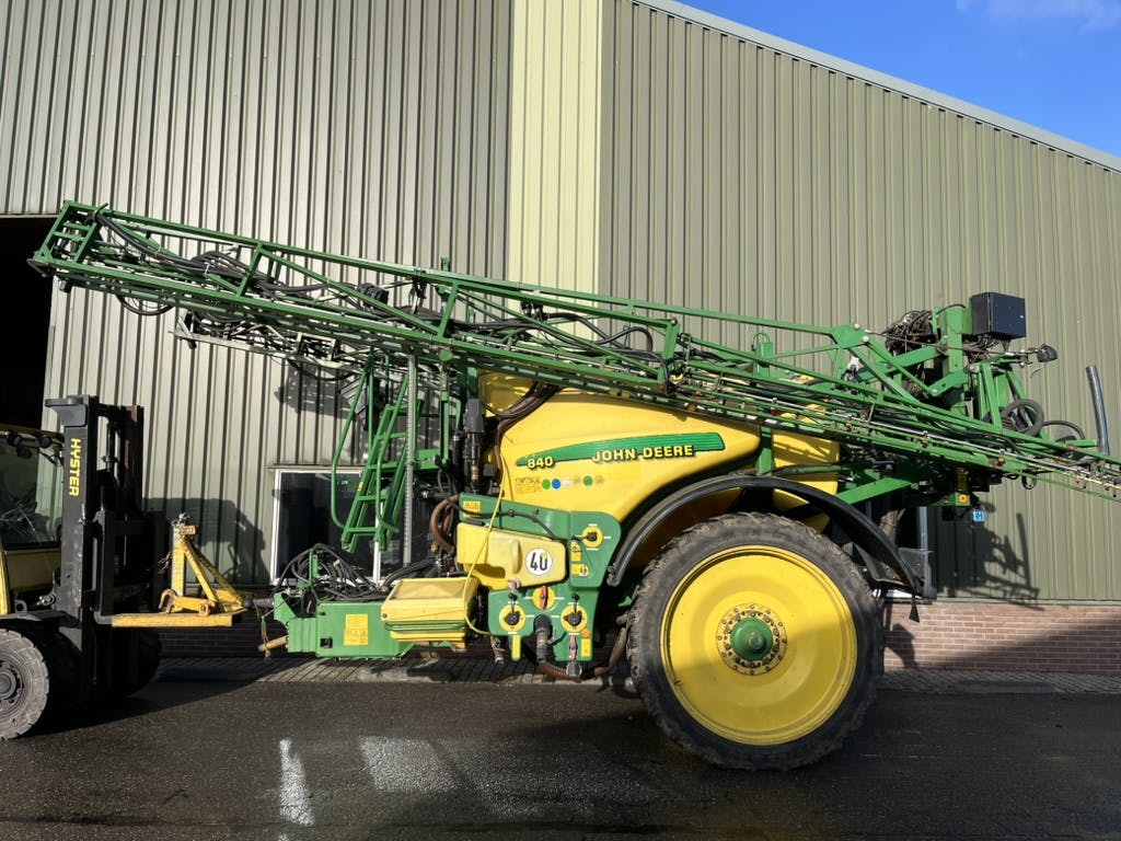 John Deere 840
