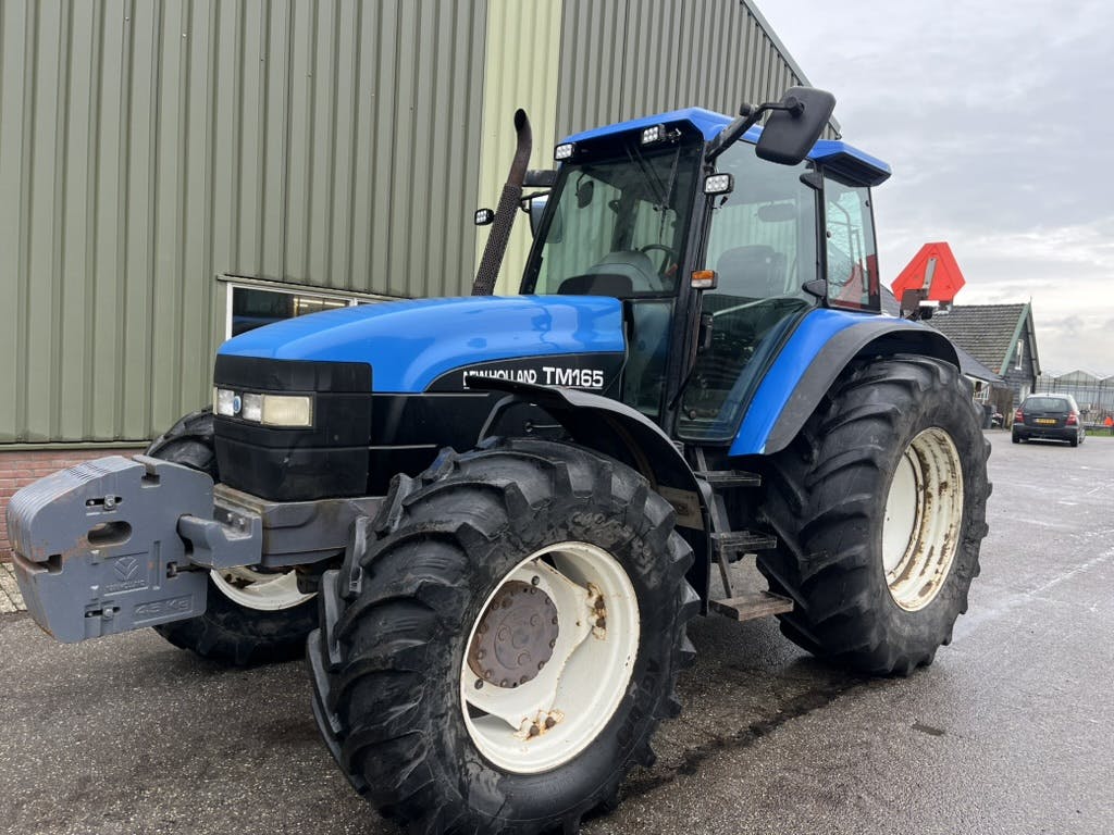 New Holland TM165