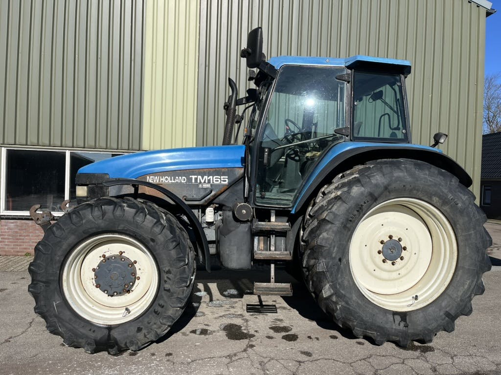 New Holland TM165