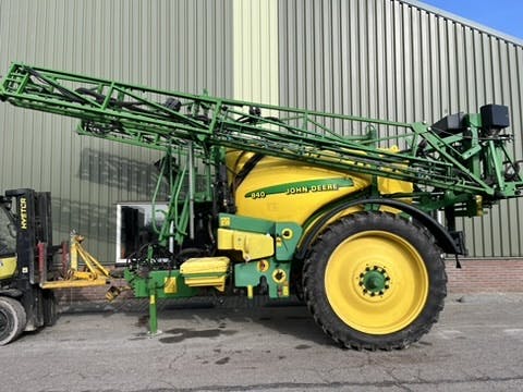 John Deere 840