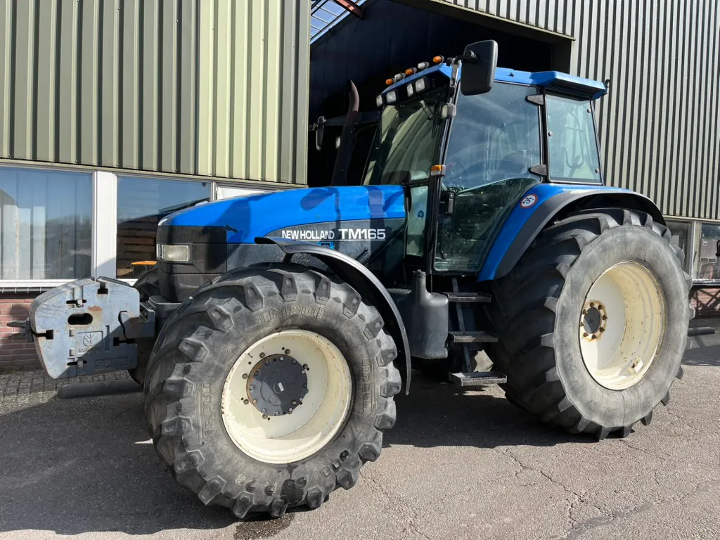 New Holland TM165