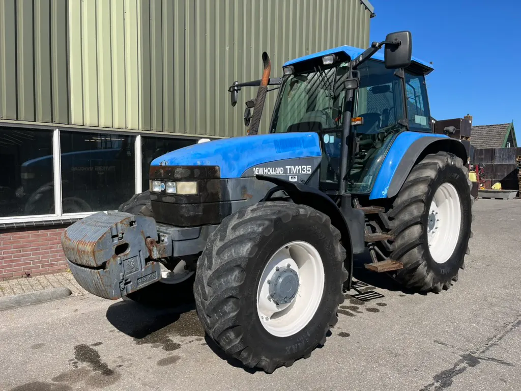 New Holland TM135