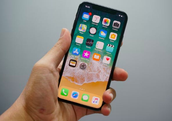 iphone en la mano