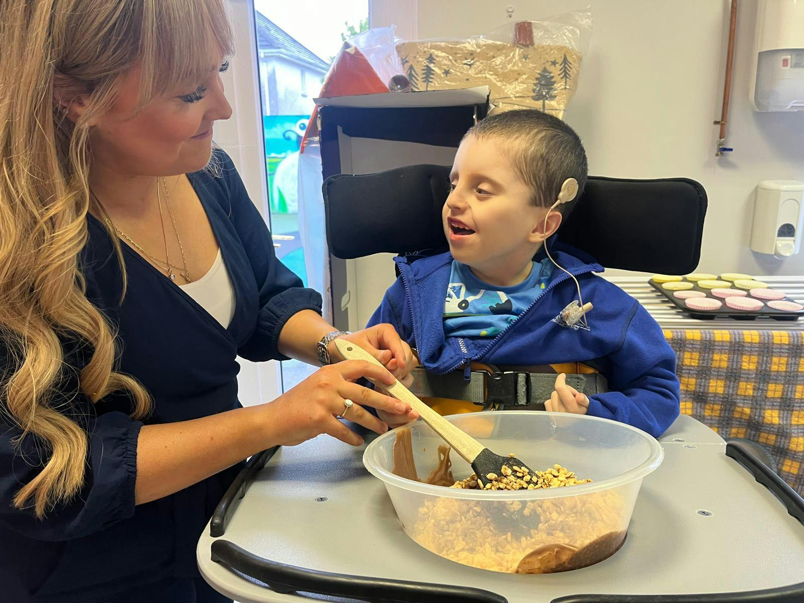 A busy start to the new year for our ‘Little Stars’ in Burrenview. Back to school with a bang with lots of baking, art & messy play!