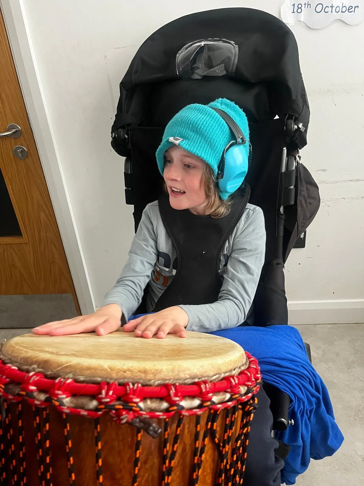 We would like to extend our heartfelt thanks to the Parents’ Committee for their wonderful fundraising efforts and generosity in purchasing our beautiful new harp and djembe drum for Rosedale. These instruments have already brought so much joy, connection, creativity, and meaningful musical experiences to our children, who have loved exploring sound, rhythm, vibration, and movement in their own unique ways. A special thank you also to our talented music therapist, Elvie, for creating such warm and engaging musical experiences each week. Music continues to be a powerful way for our children to connect, communicate, express themselves, and share happiness together.