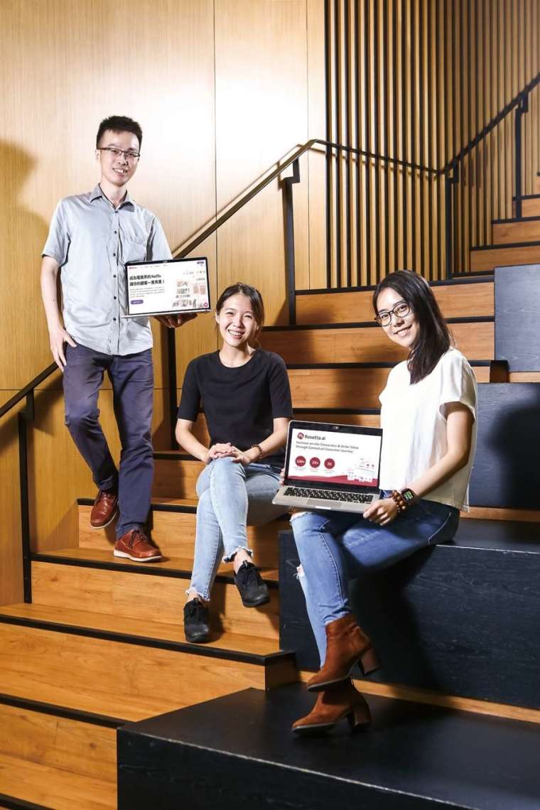 圖由左至右分別為 Rosetta AI 共同創辦人暨執行長黃子豪、共同創辦人暨營運長李宜庭、業務總監蔡孟臻