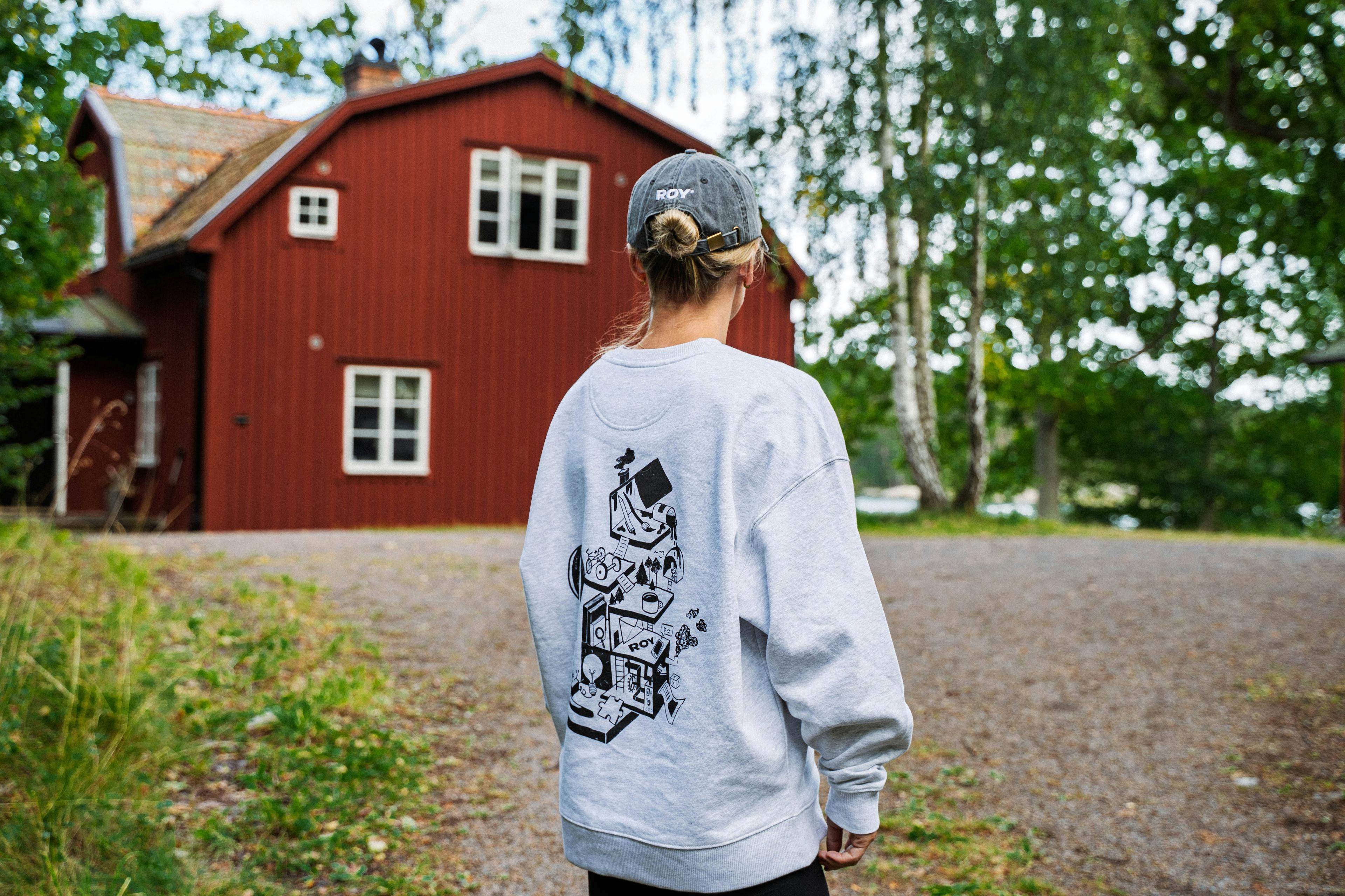 roymerch framför hus