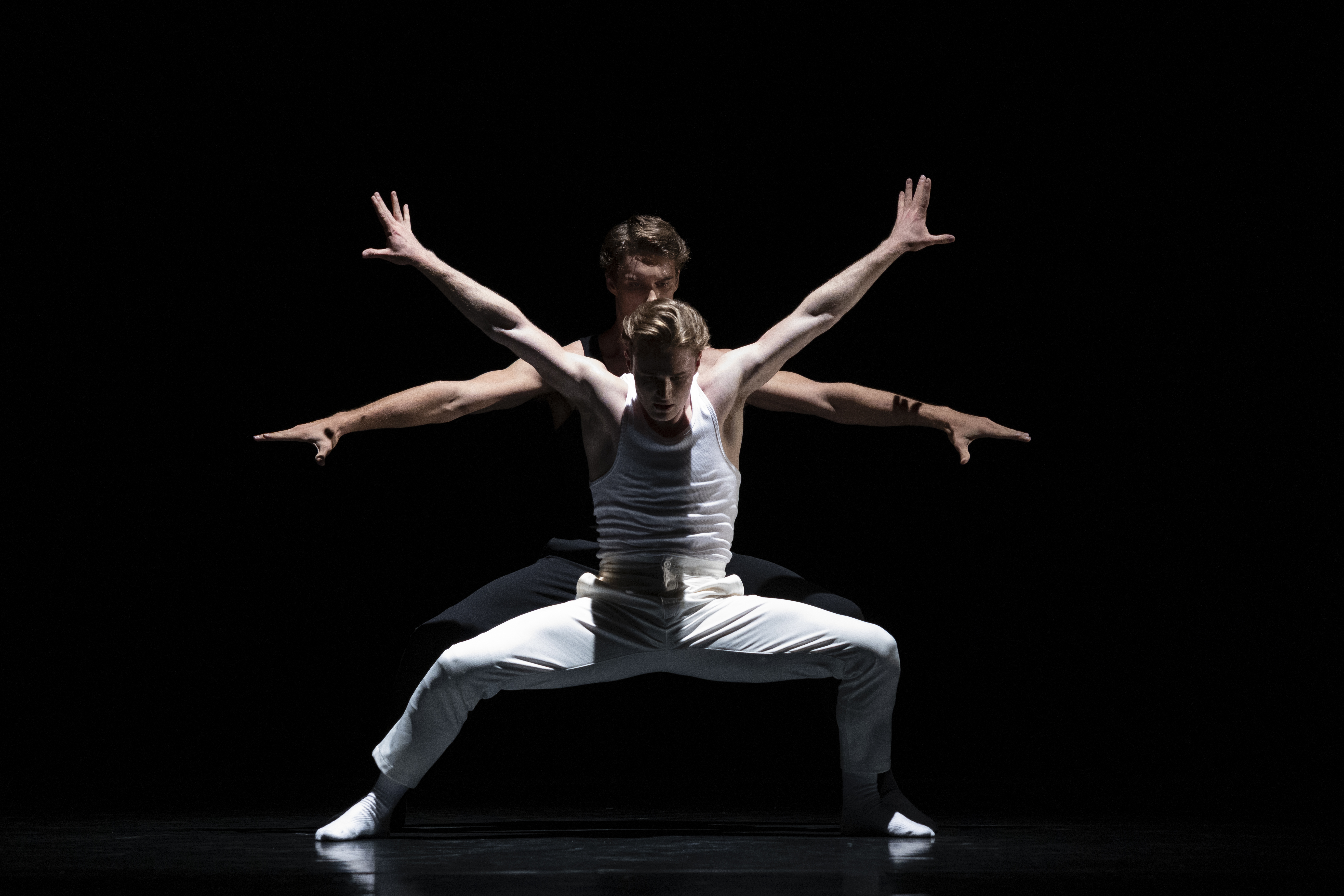 Artists of The Royal Ballet in Joshua Junker's Unforgettable ©2022 ROH. Photographed by Andrej Uspenski (10 of 11)