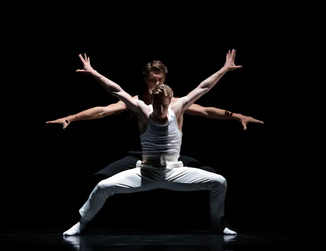 Artists of The Royal Ballet in Joshua Junker's Unforgettable ©2022 ROH. Photographed by Andrej Uspenski (10 of 11)