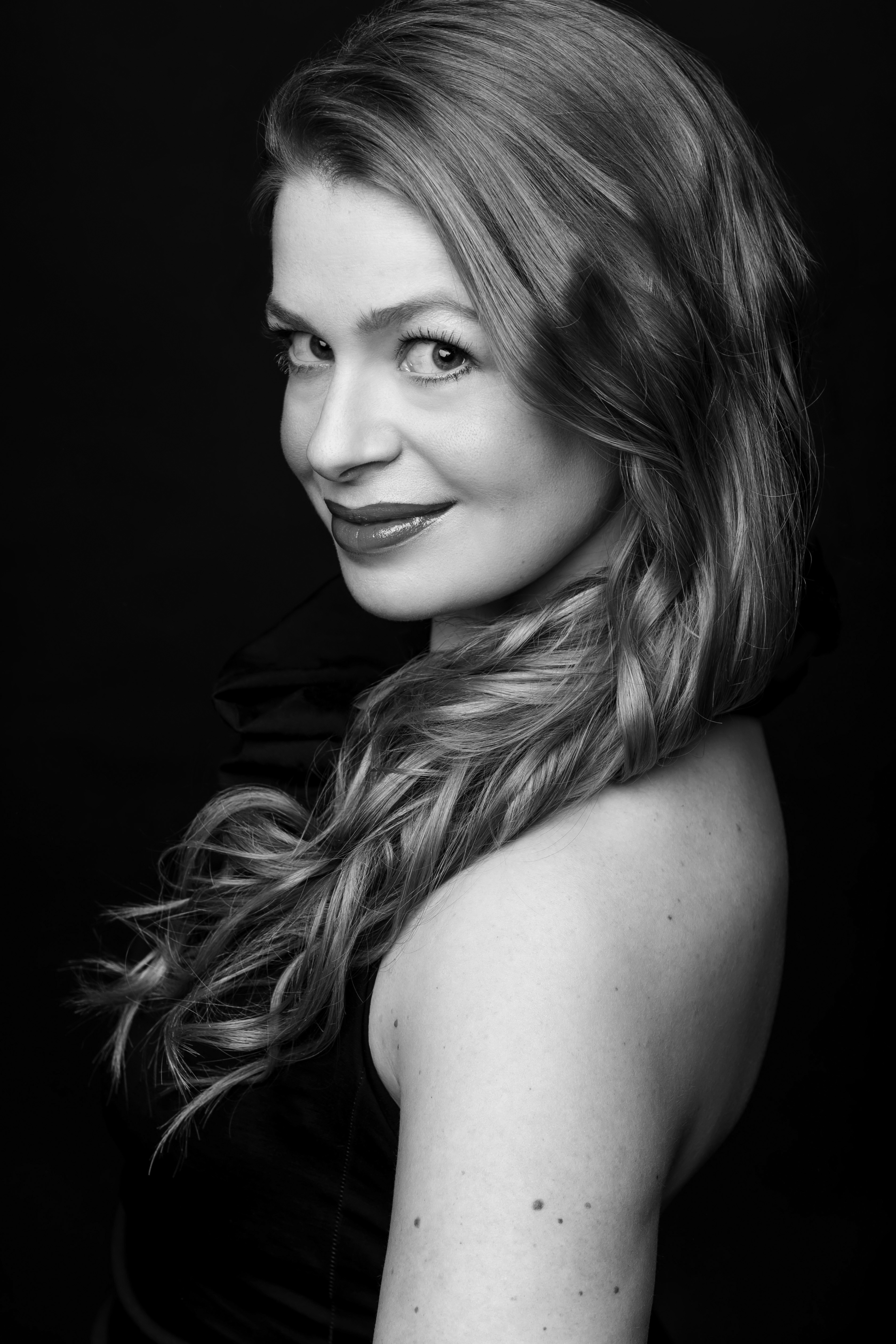Headshot of soprano Siobhan Stagg.