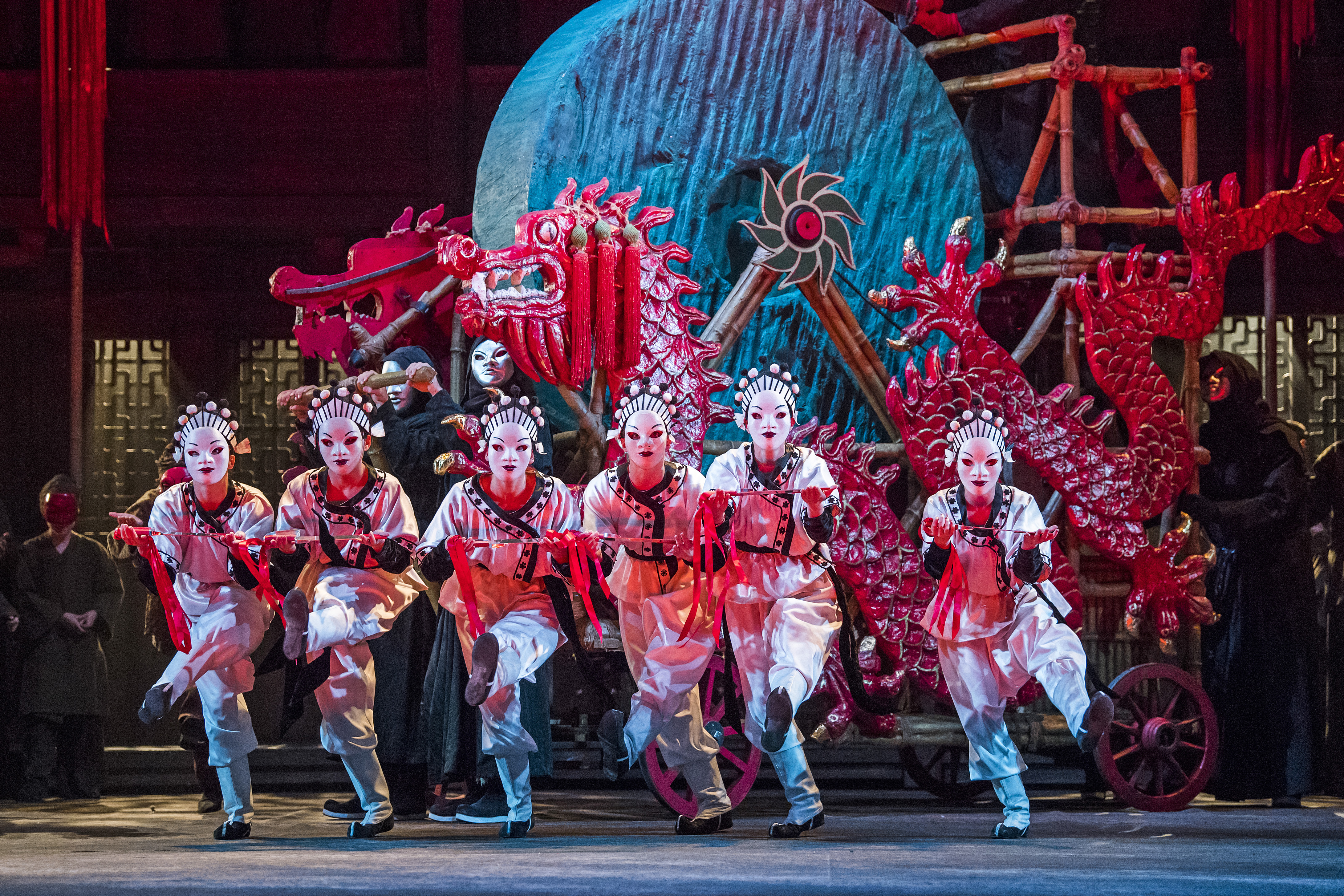 The cast of Turandot performing onstage at the Royal Opera House.