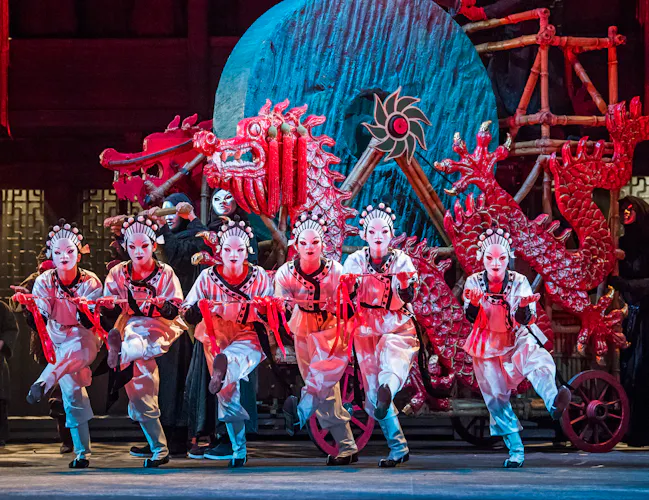 The cast of Turandot performing onstage at the Royal Opera House.