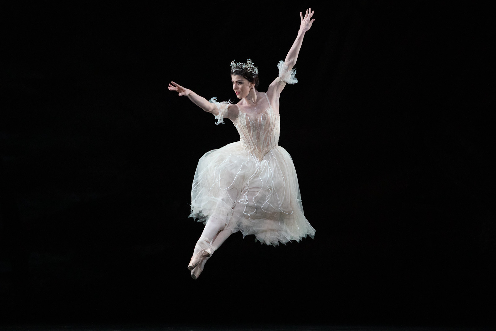 Mayara Magri as Myrtha in in Giselle