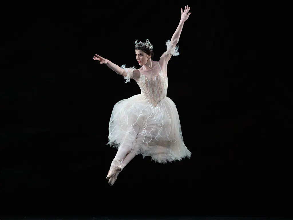 Mayara Magri as Myrtha in in Giselle