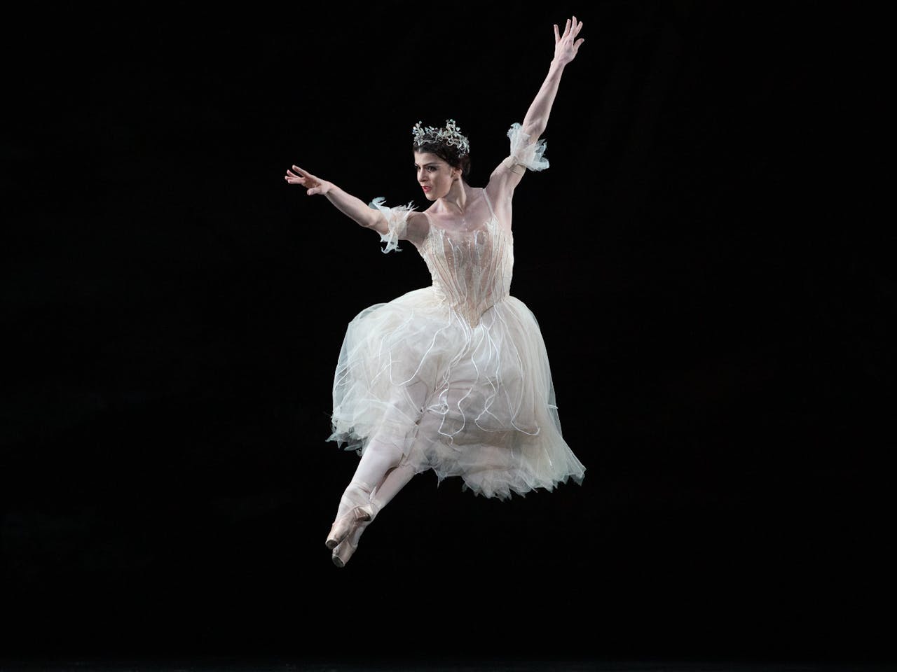 Mayara Magri as Myrtha in in Giselle