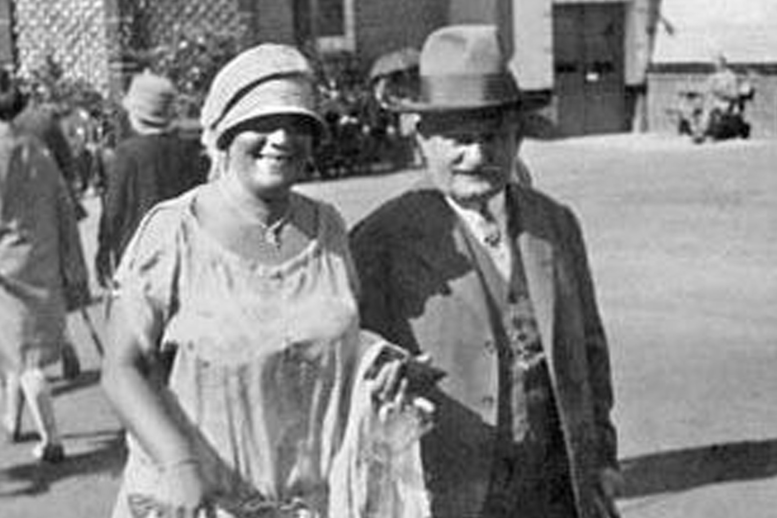 A black and white picture of Leoš Janáček and Kamila Stösslová 